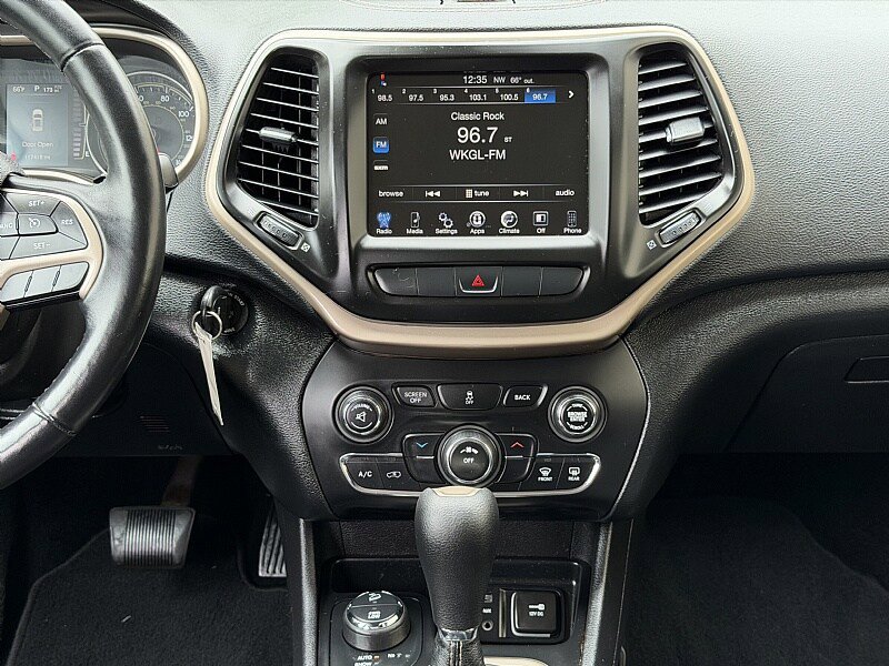 Used 2014 Jeep Cherokee Latitude AWD/4WD image 13
