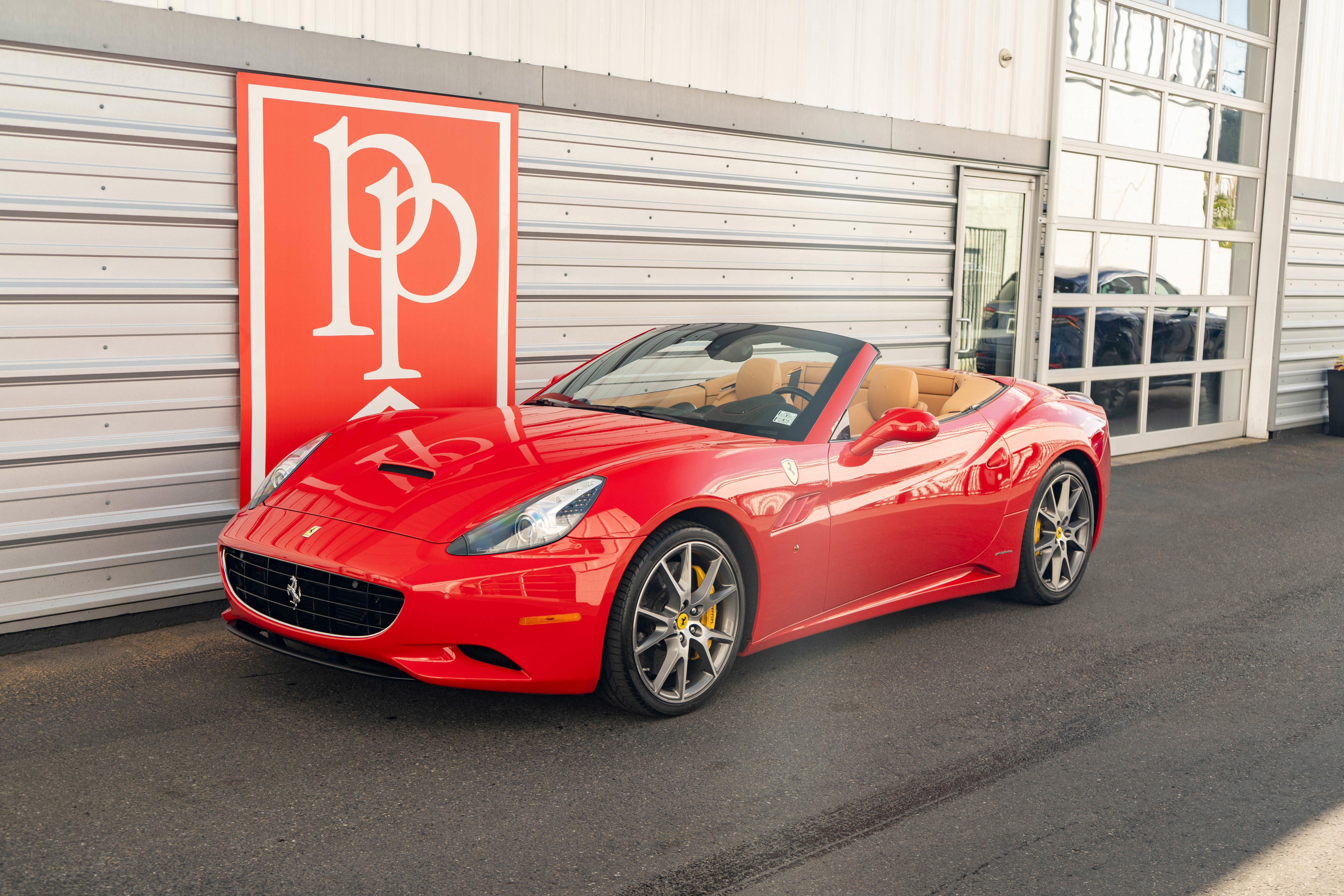 Used 2010 Ferrari California RWD image 37