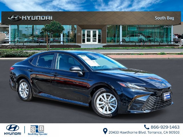 Used 2025 Toyota Camry LE FWD image 1