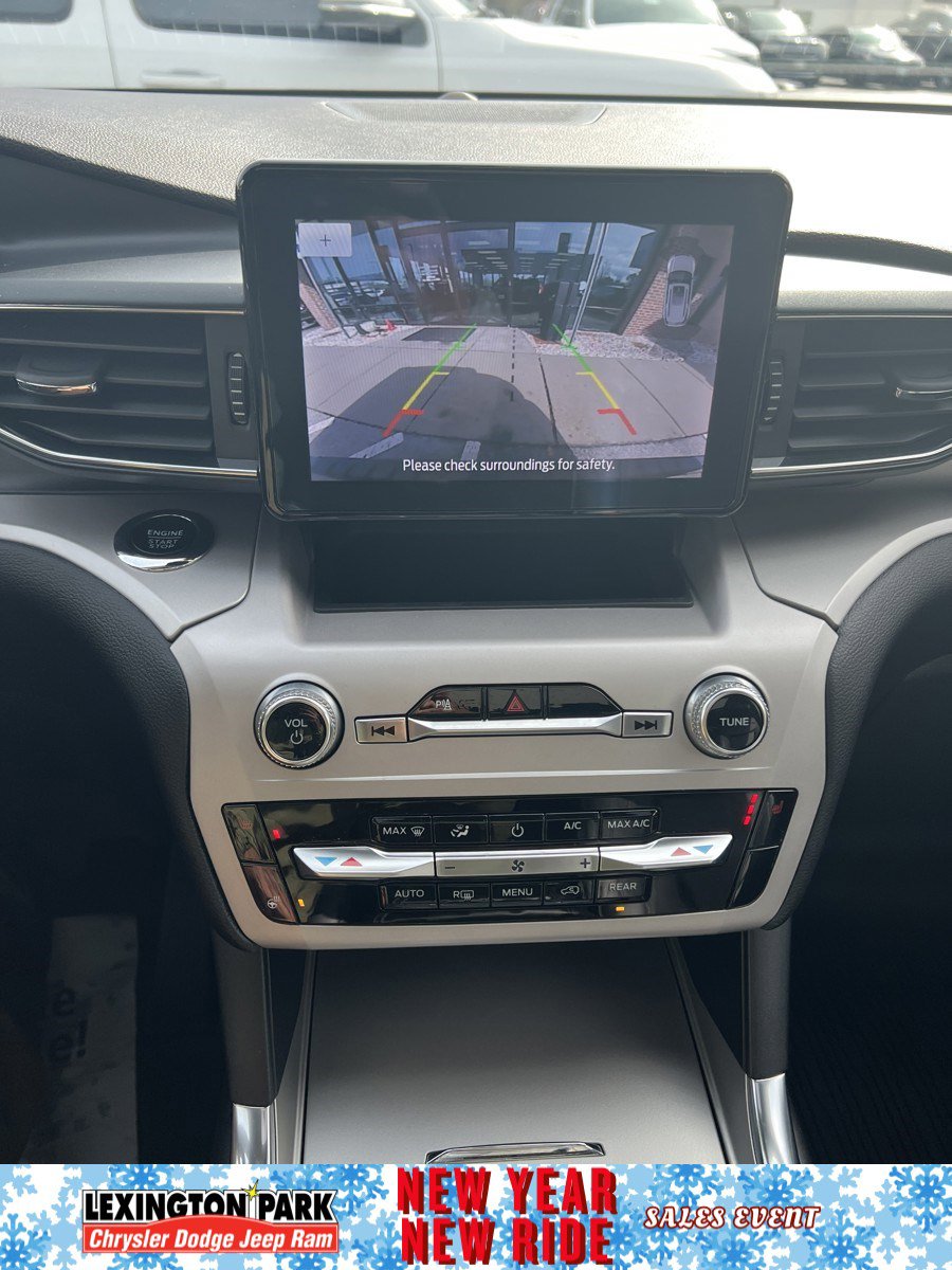 Used 2024 Ford Explorer XLT w/ Equipment Group 202A image 27