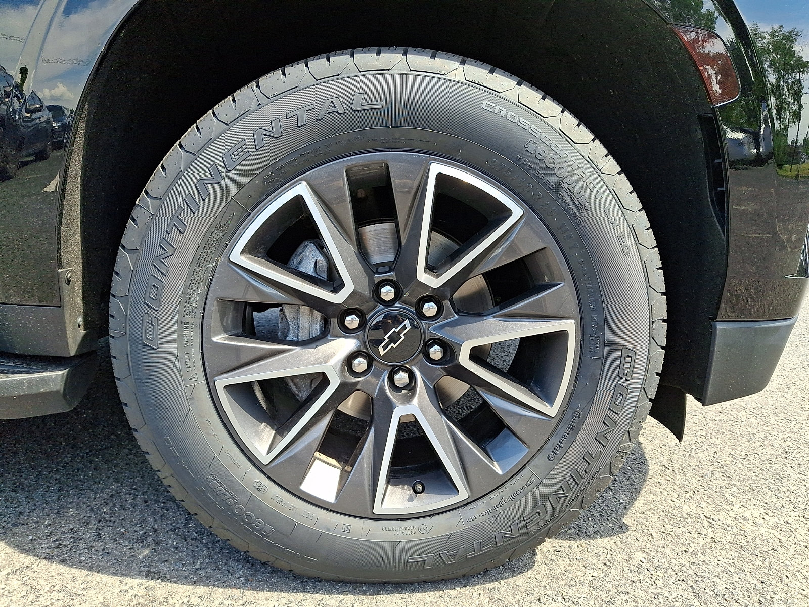 Certified 2024 Chevrolet Suburban RST w/ Luxury Package AWD/4WD image 8