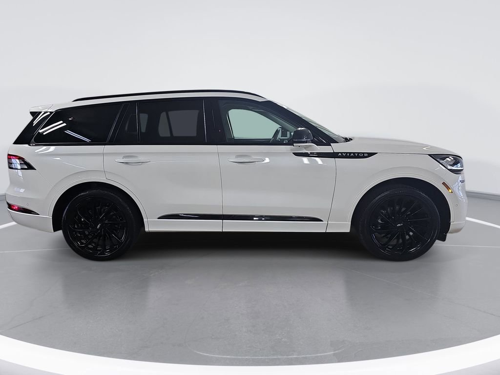Used 2024 Lincoln Aviator Reserve w/ Equipment Group 201A image 2
