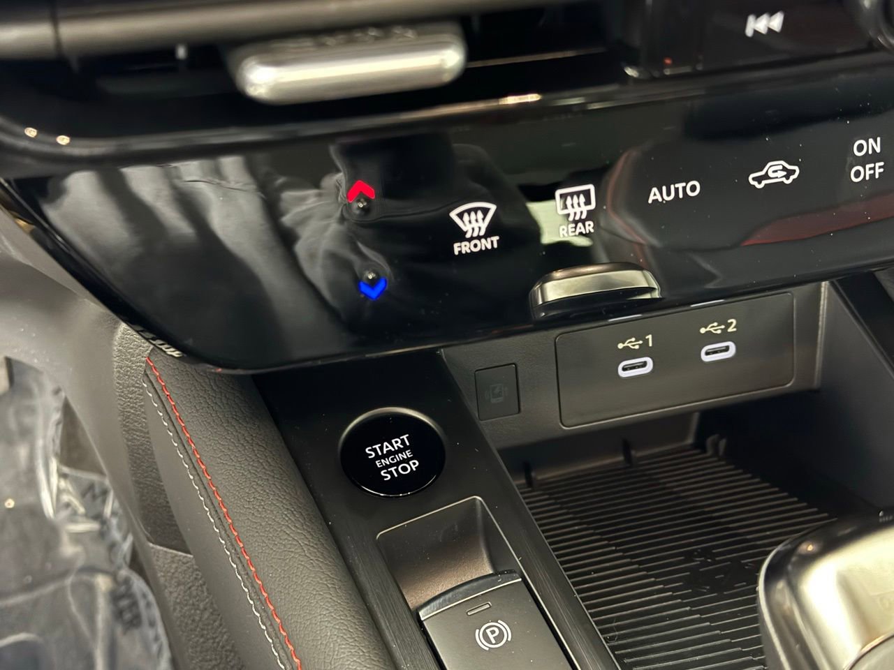 Used 2025 Nissan Kicks SR FWD image 27