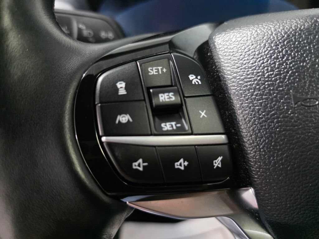 Used 2022 Ford Explorer Platinum w/ Equipment Group 601A AWD/4WD image 16