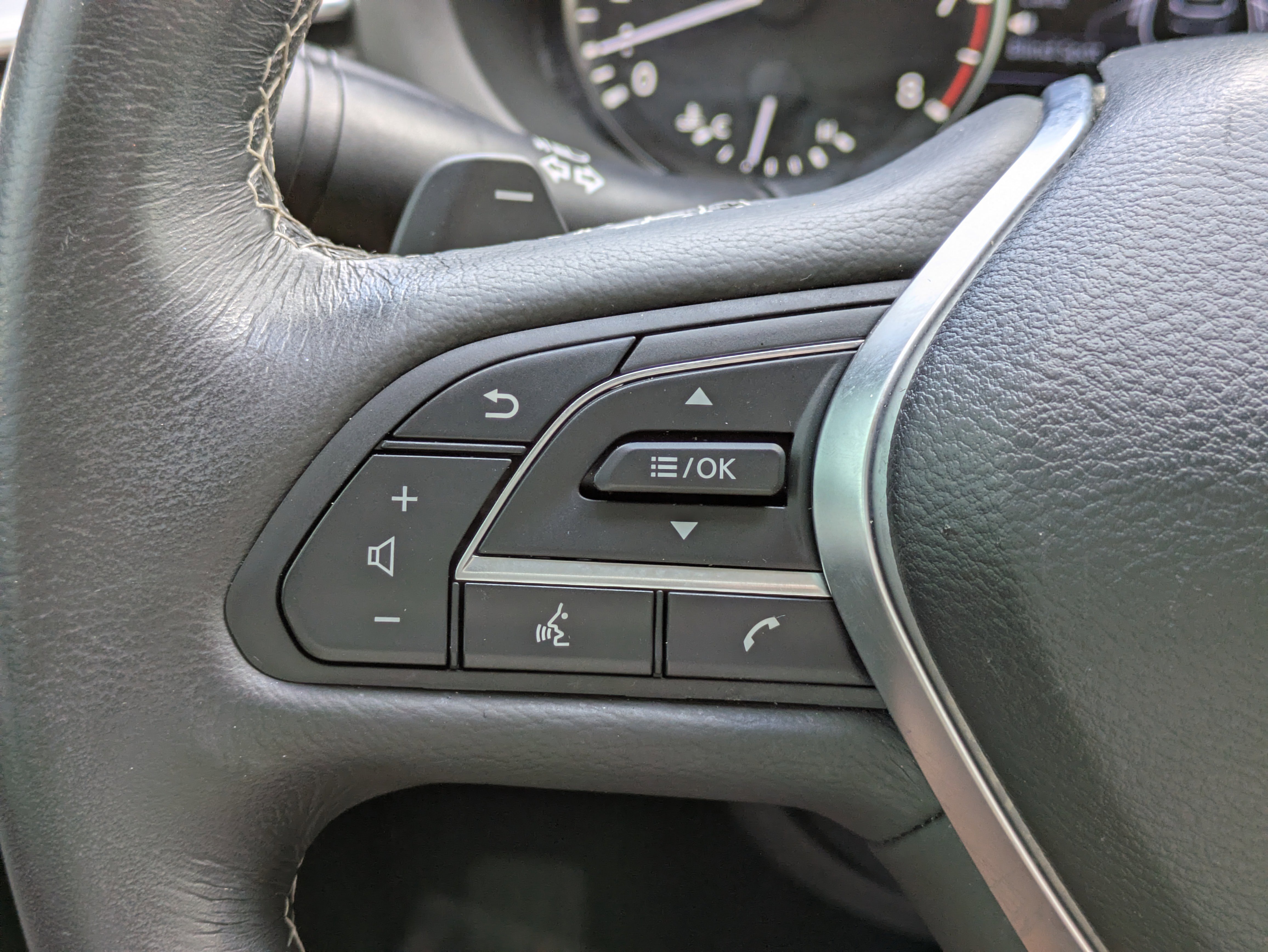 Used 2020 INFINITI QX50 Luxe w/ Navigation Package FWD image 24