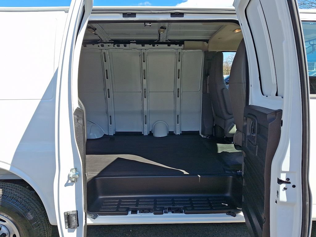 Certified 2025 Chevrolet Express 2500 w/ Driver Convenience Package image 10