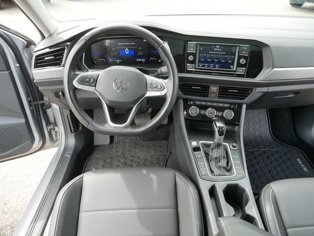 Certified 2023 Volkswagen Jetta SE FWD image 21