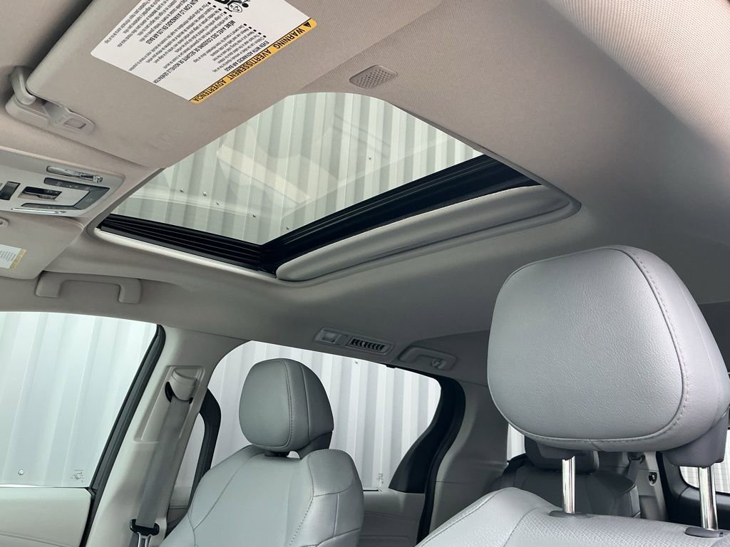 Used 2023 Toyota Sienna XLE image 8
