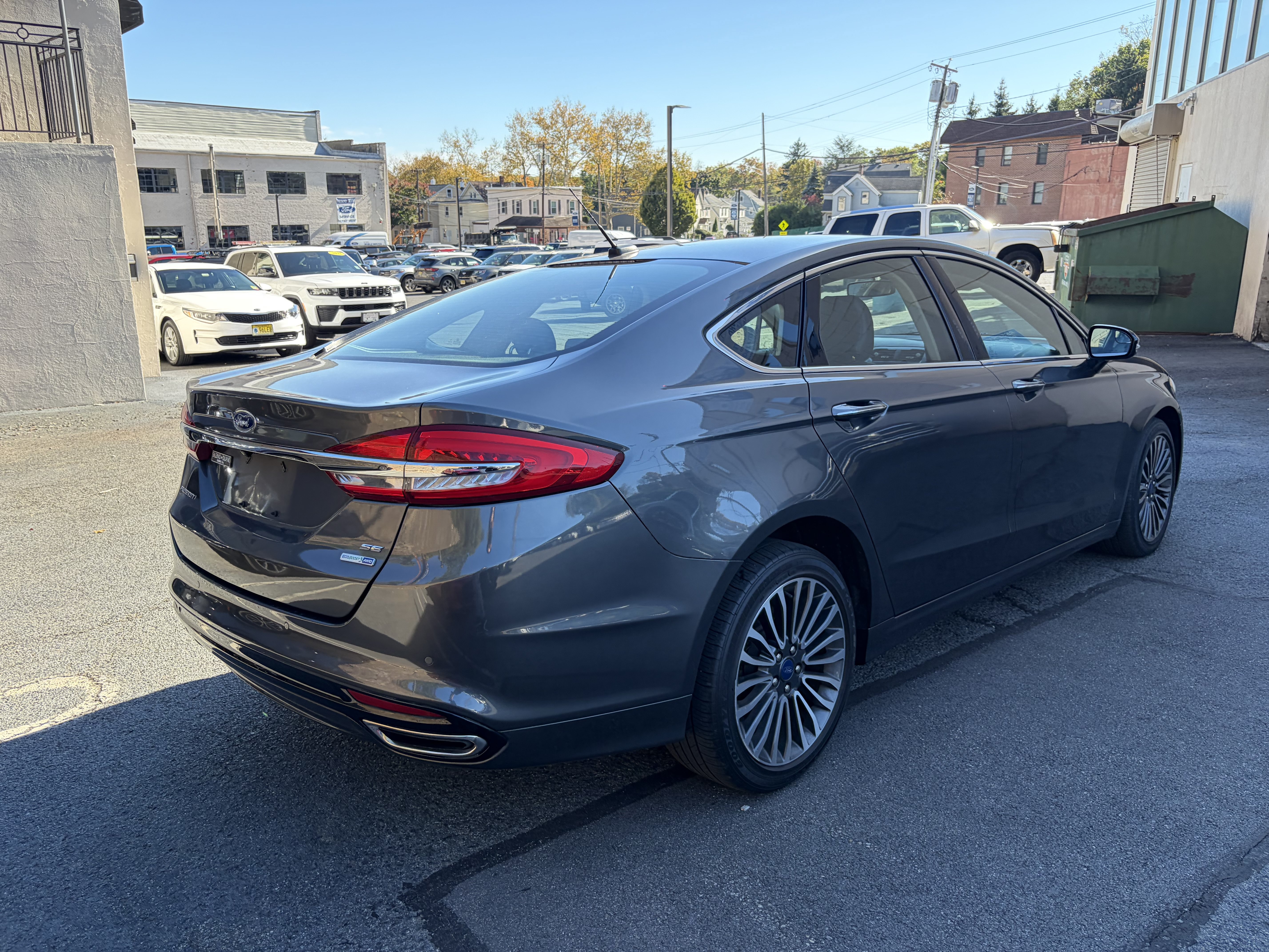 Used 2017 Ford Fusion SE w/ Fusion SE Technology Package AWD/4WD image 5