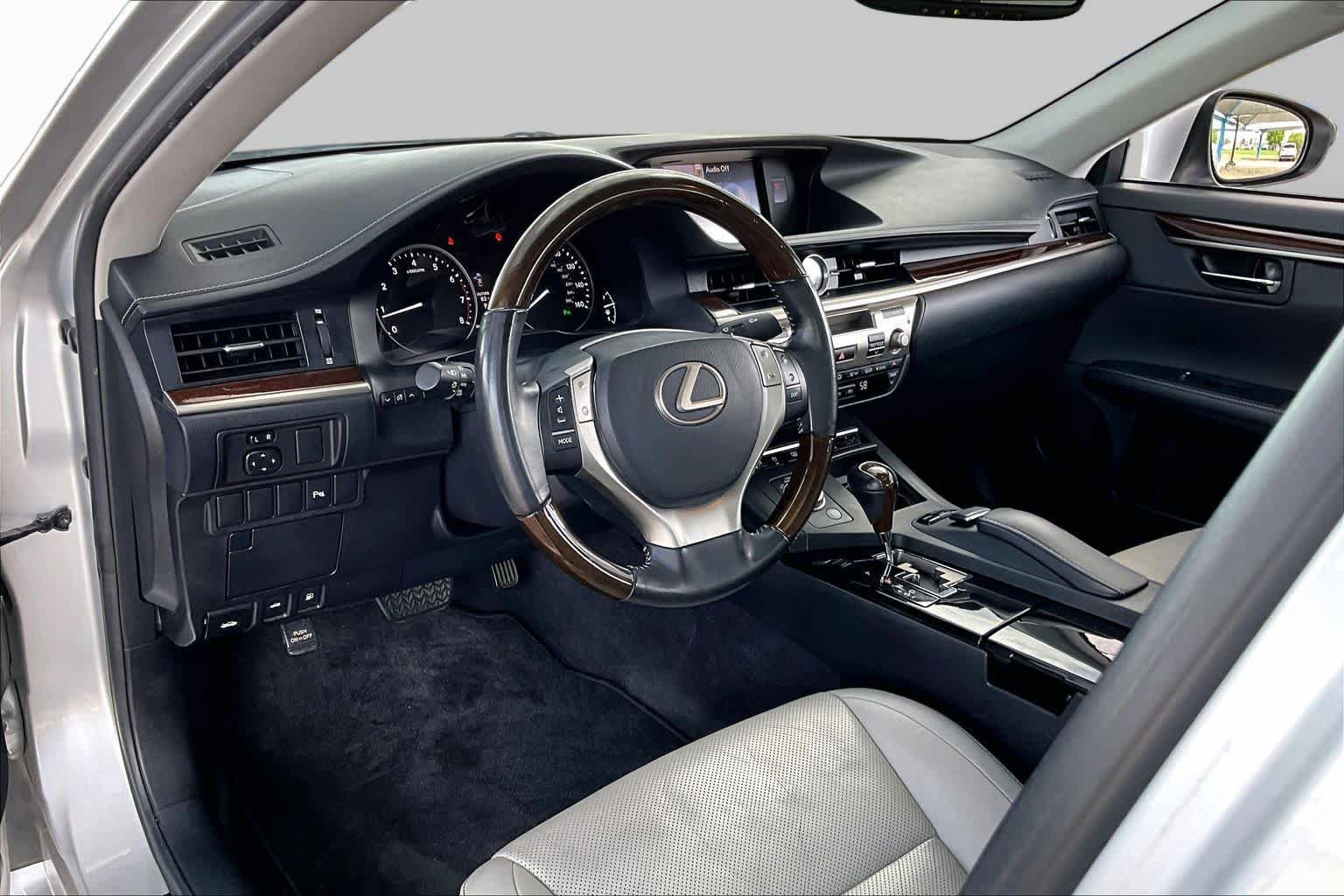 Used 2013 Lexus ES 350 w/ Luxury Pkg FWD image 17