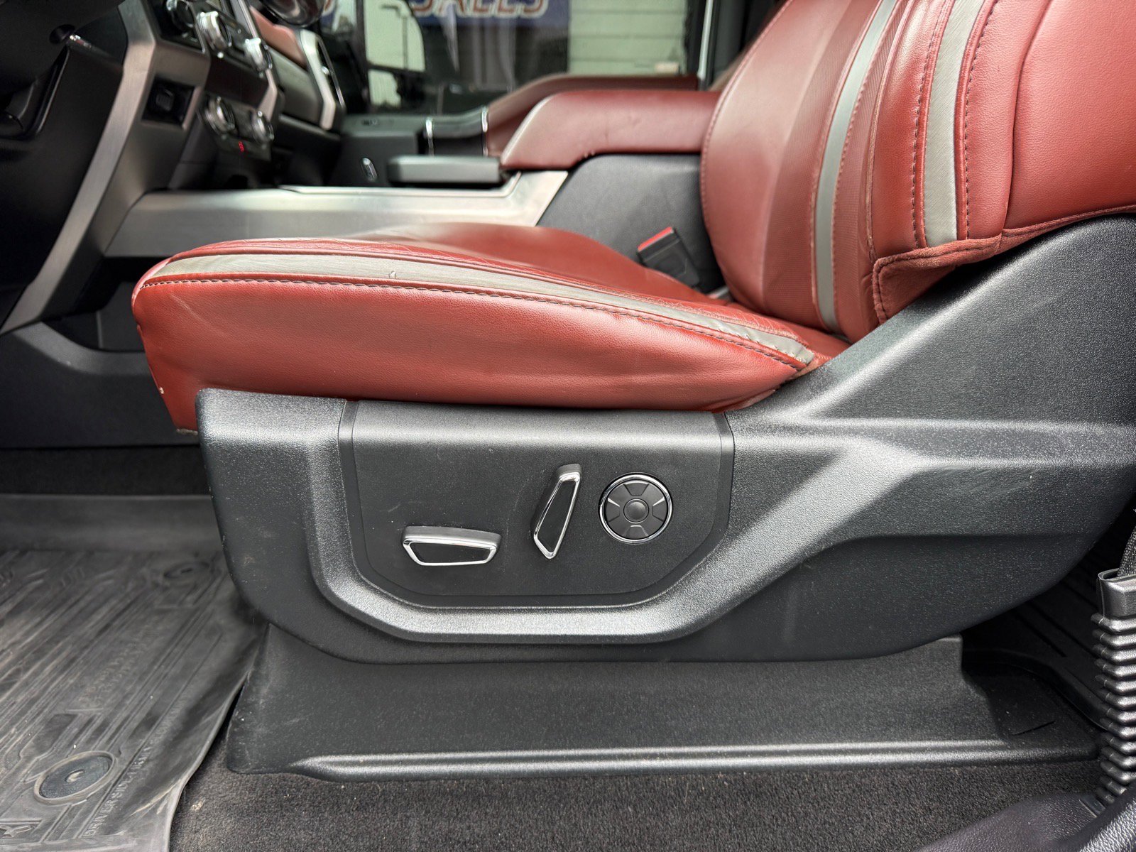 Used 2019 Ford F350 Platinum w/ Platinum Ultimate Package image 27