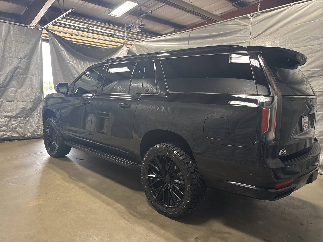 Used 2023 Cadillac Escalade ESV Premium Luxury w/ LPO, Floor Liner Package AWD/4WD image 3
