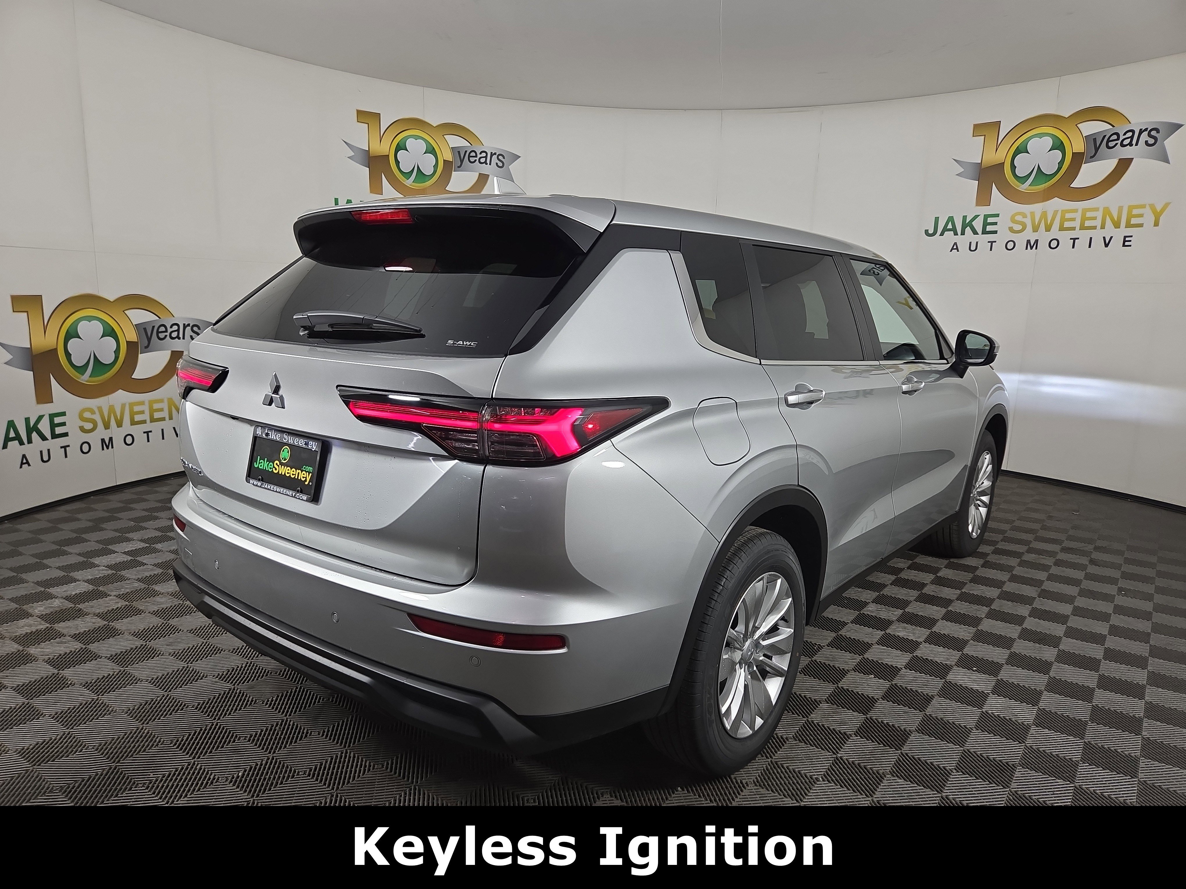 New 2026 Mitsubishi Outlander ES image 7