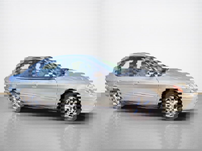 Used 2004 Ford Taurus SE image 2