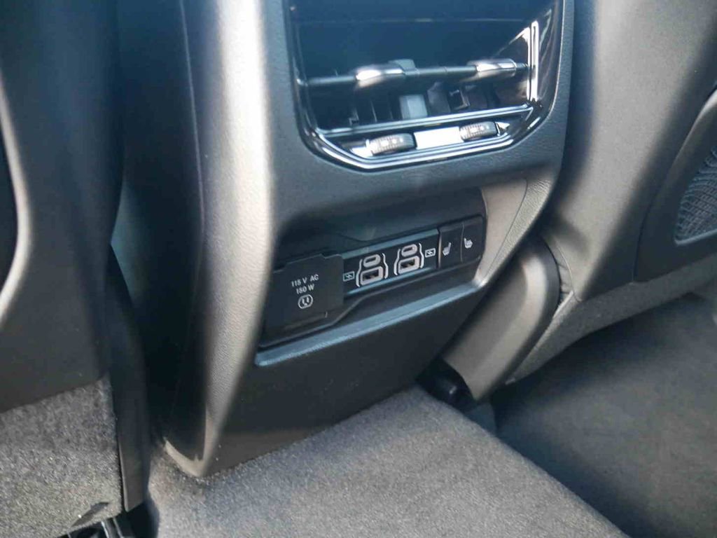 New 2025 Jeep Grand Cherokee Limited w/ Luxury Tech Group II image 16