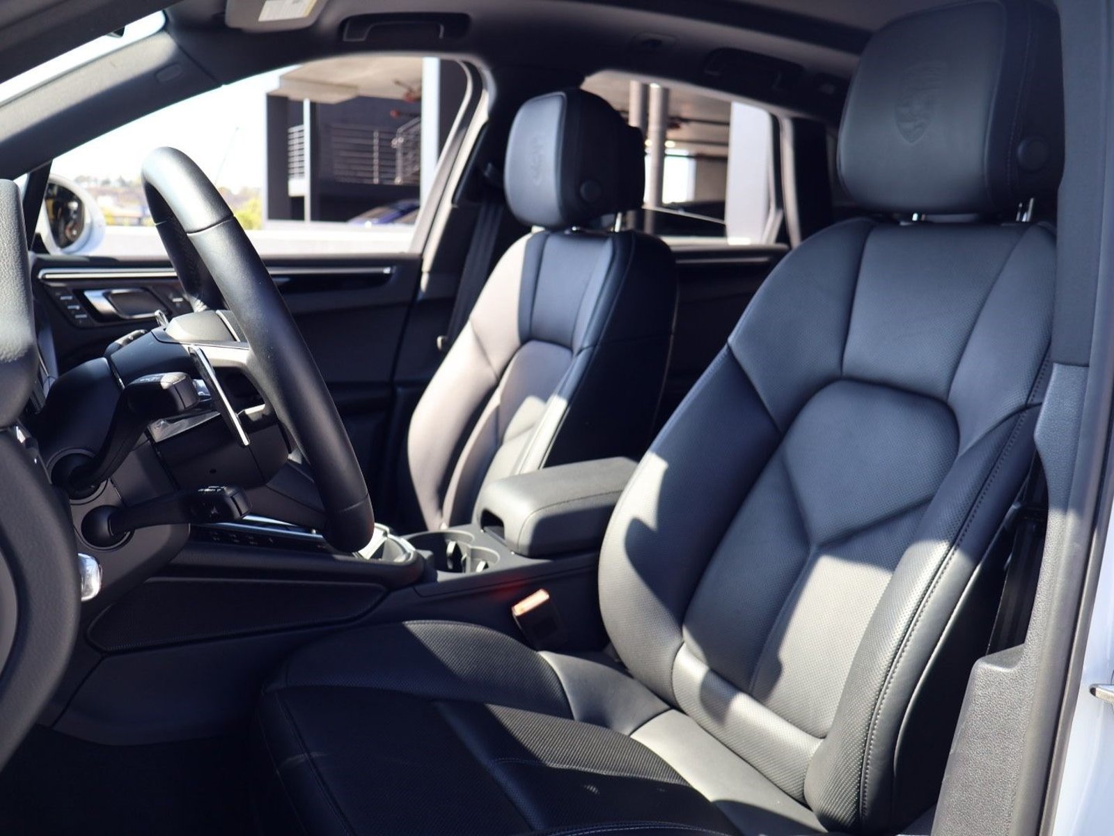 Certified 2026 Porsche Macan AWD/4WD image 5
