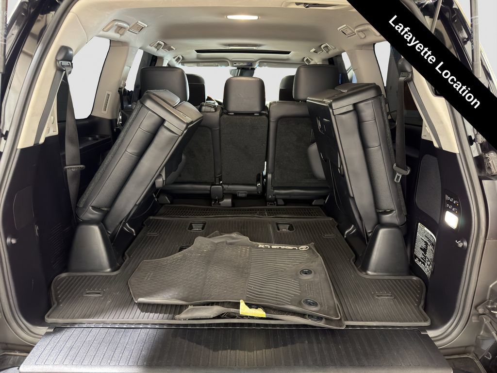 Used 2019 Lexus LX 570 4WD w/ Luxury Package image 17