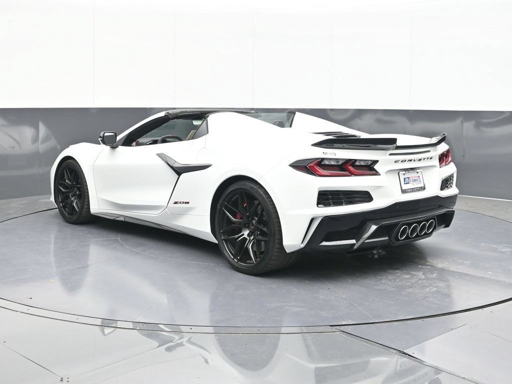 Used 2024 Chevrolet Corvette Z06 RWD image 6