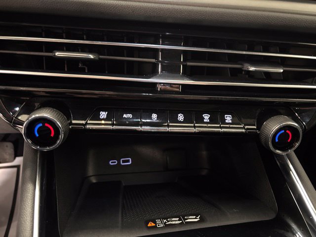 Used 2026 Chevrolet Traverse LT FWD image 23