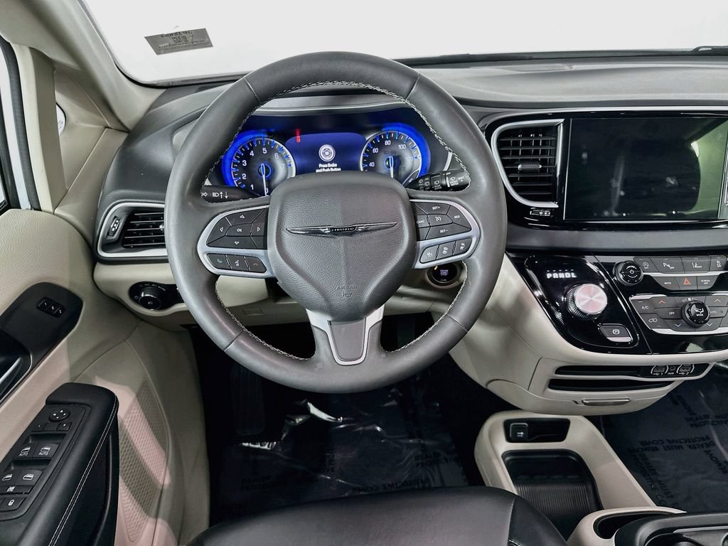Certified 2023 Chrysler Pacifica Touring-L FWD image 32