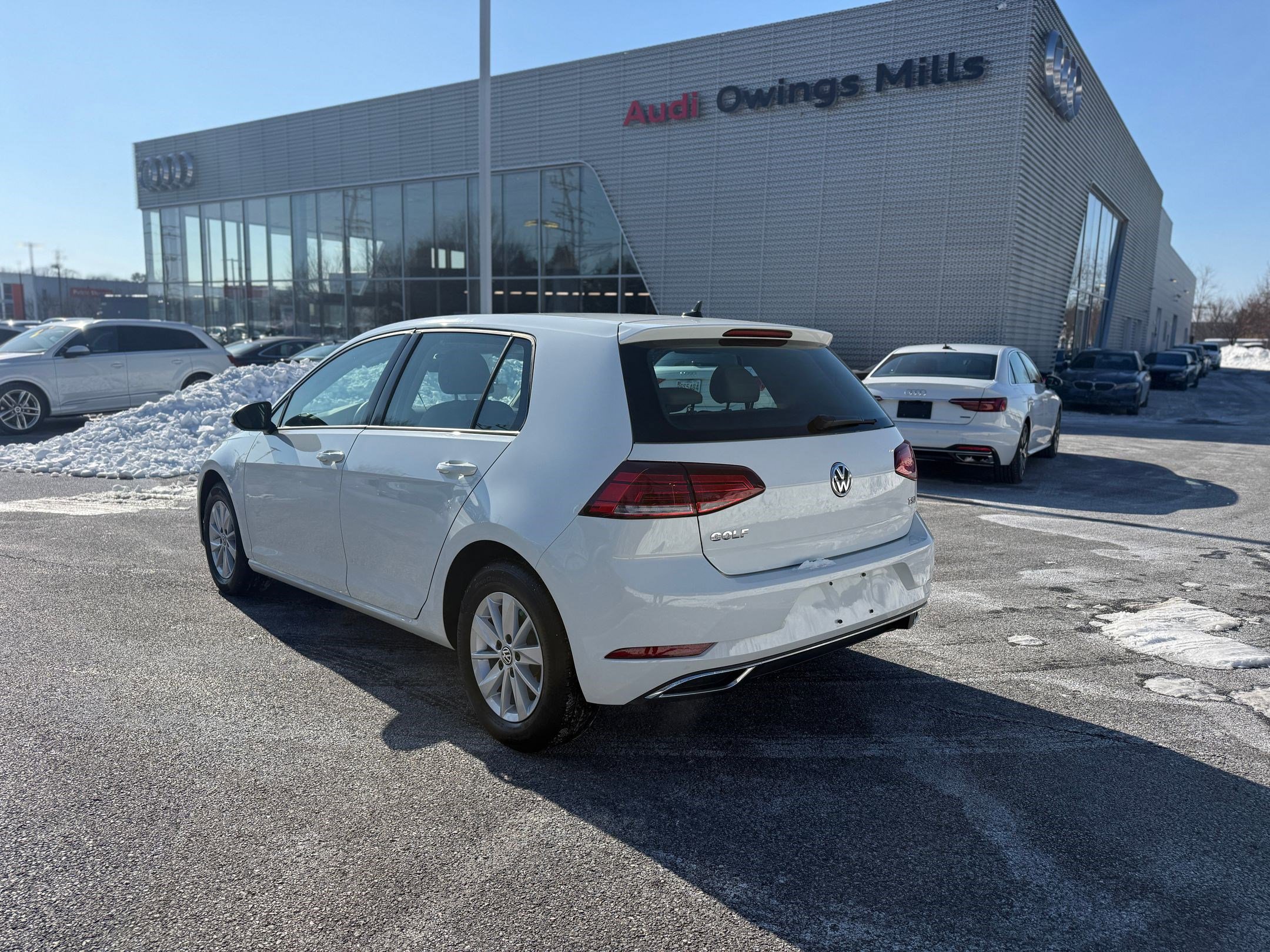 Used 2018 Volkswagen Golf S image 2