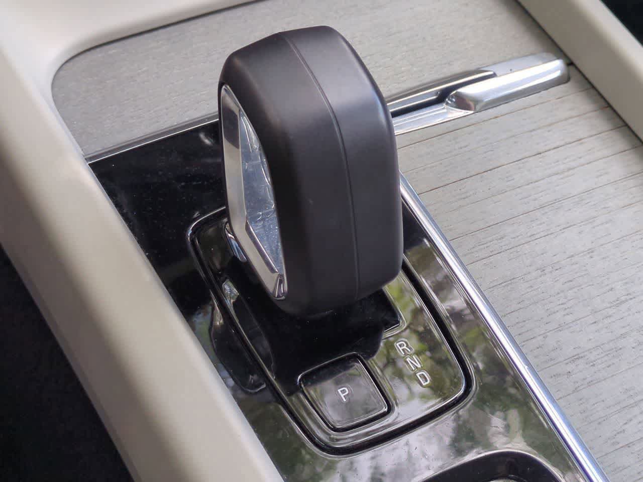 Used 2024 Volvo XC60 B5 Plus AWD/4WD image 33