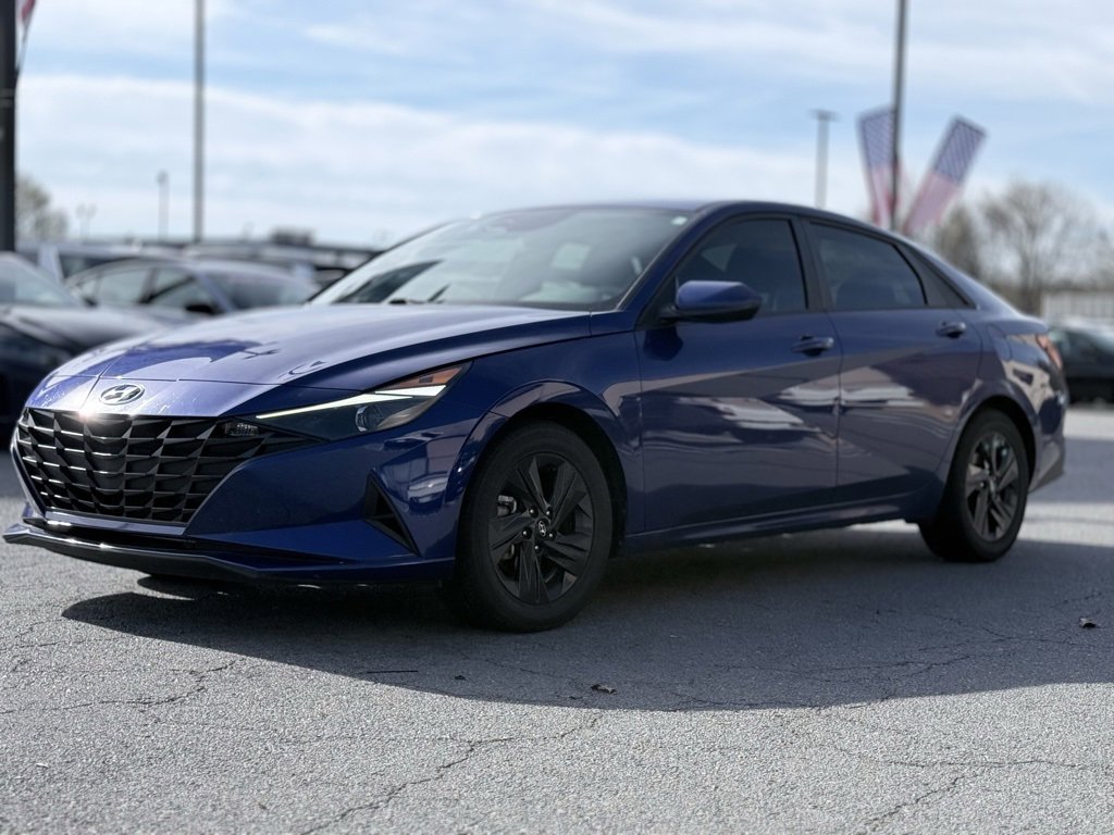 Used 2023 Hyundai Elantra SEL image 3
