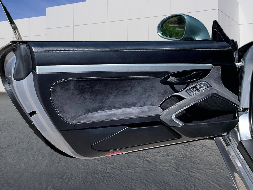 Certified 2016 Porsche Cayman GT4 RWD image 19