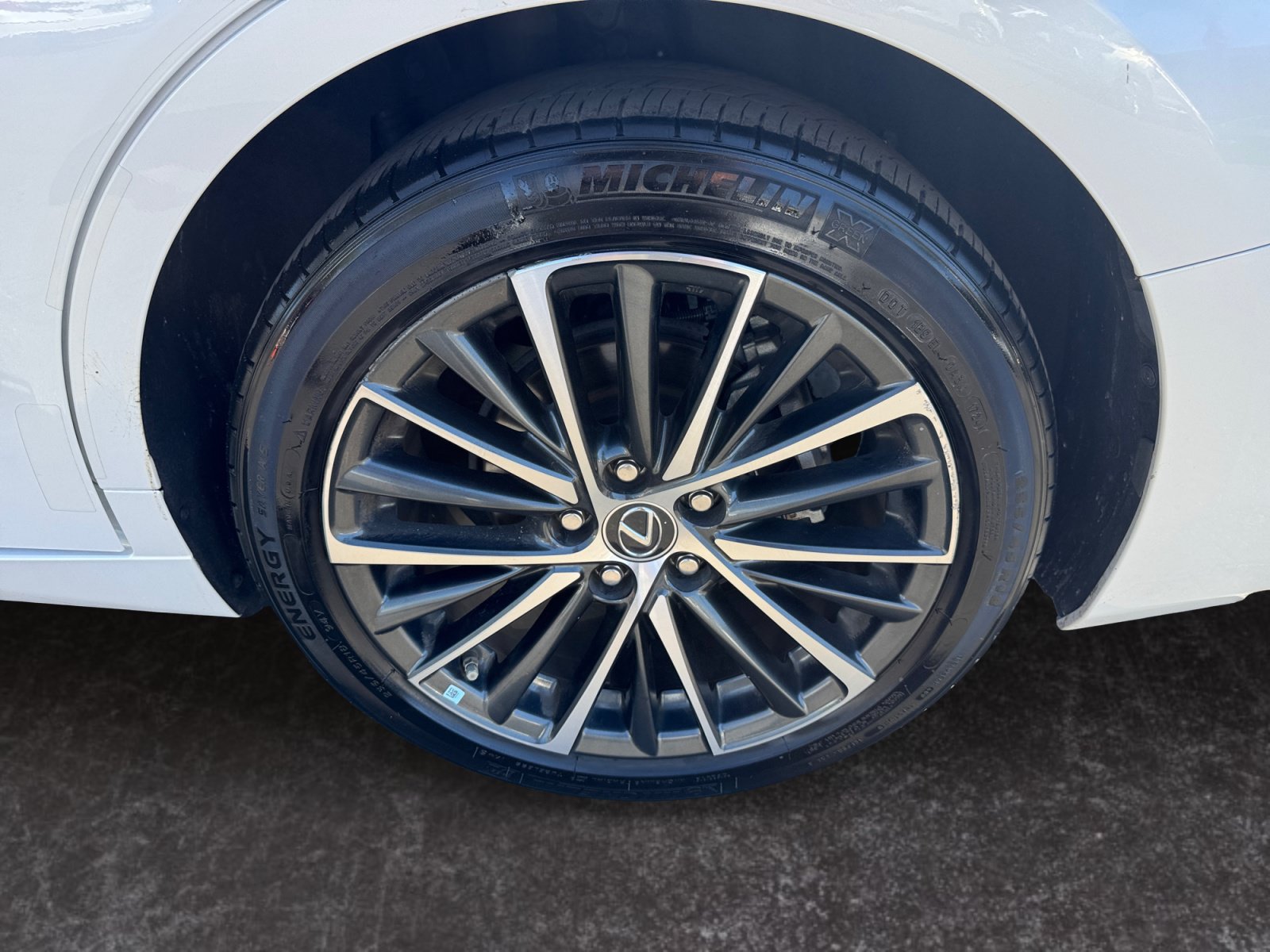 Used 2024 Lexus ES 300h w/ Premium Package FWD image 14