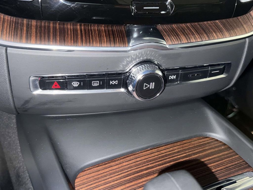 Used 2023 Volvo XC60 T8 Plus w/ Climate Package image 25