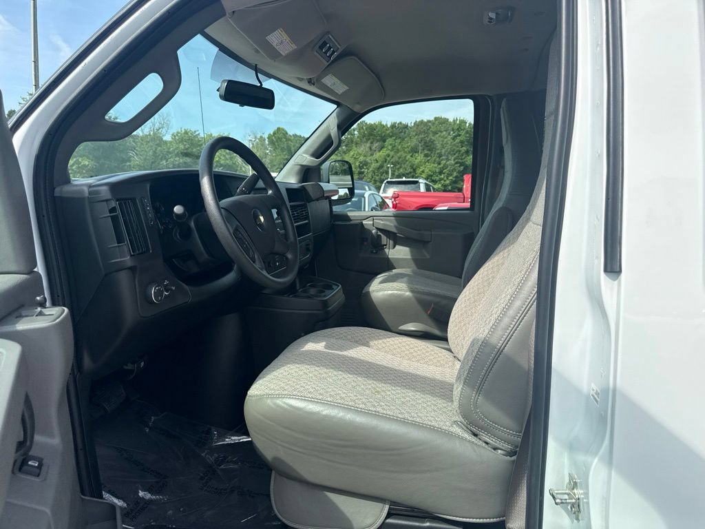 Used 2025 Chevrolet Express 3500 LS RWD image 5
