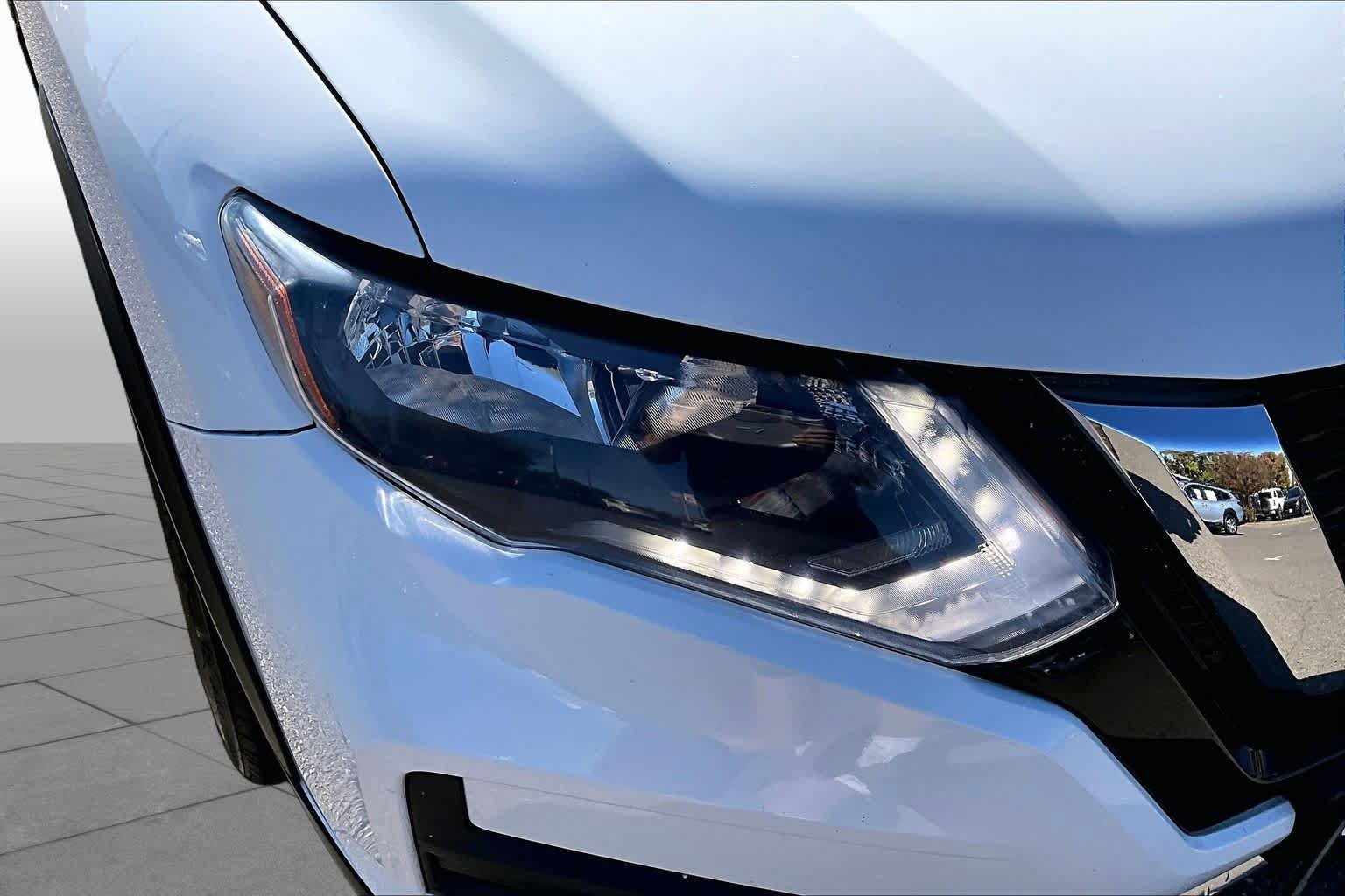 Used 2019 Nissan Rogue SV FWD image 27