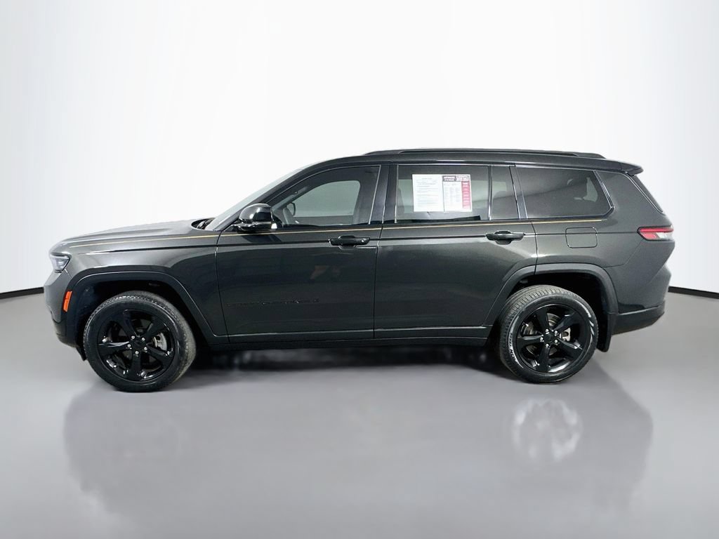 Used 2023 Jeep Grand Cherokee L Limited w/ Black Appearance Package AWD/4WD image 5