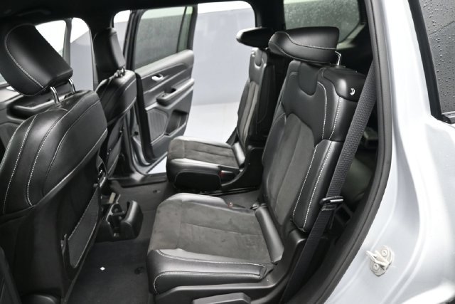 Used 2023 Jeep Grand Cherokee L Laredo AWD/4WD image 13