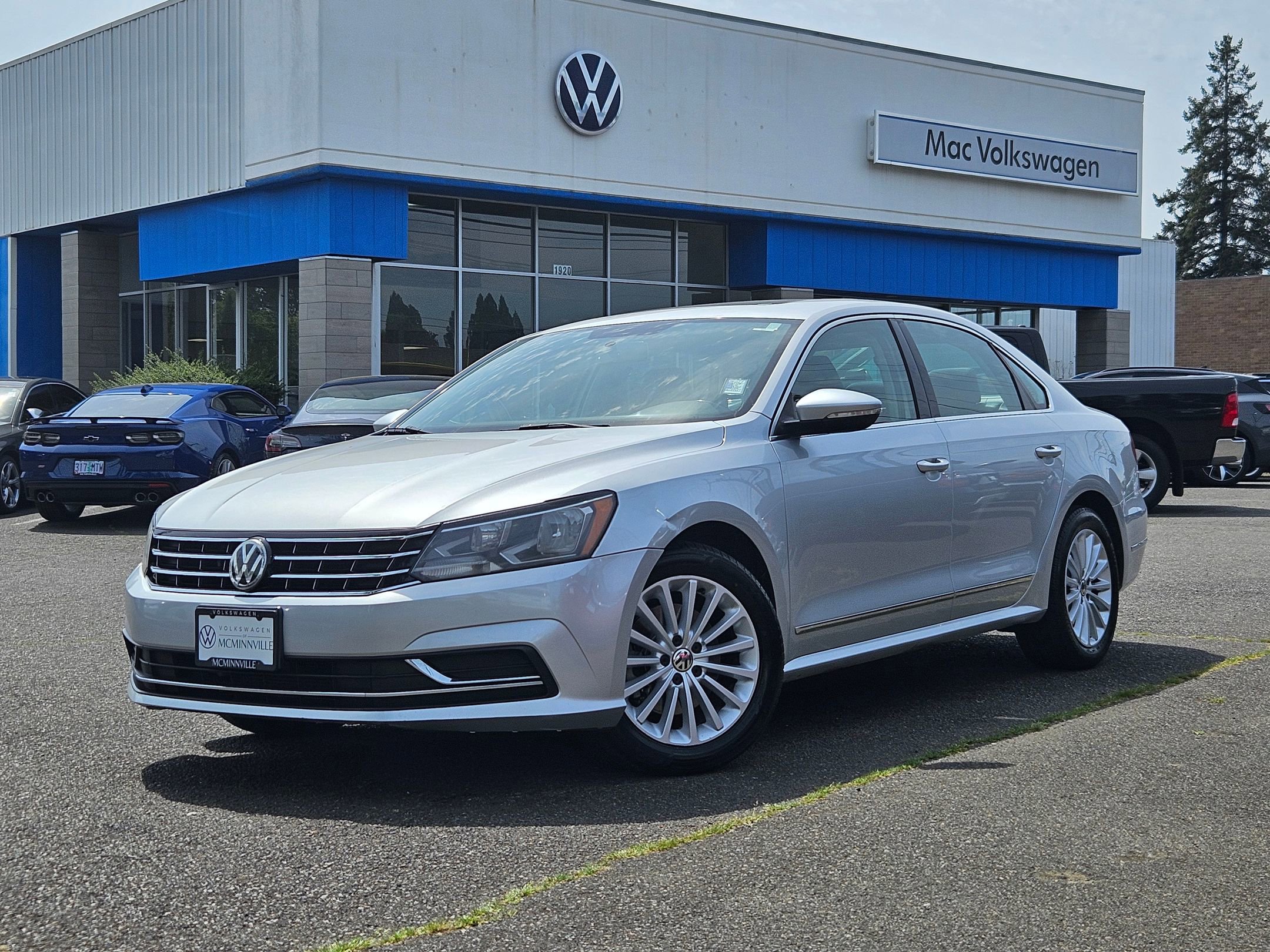 Used 2017 Volkswagen Passat 1.8T SE FWD image 1