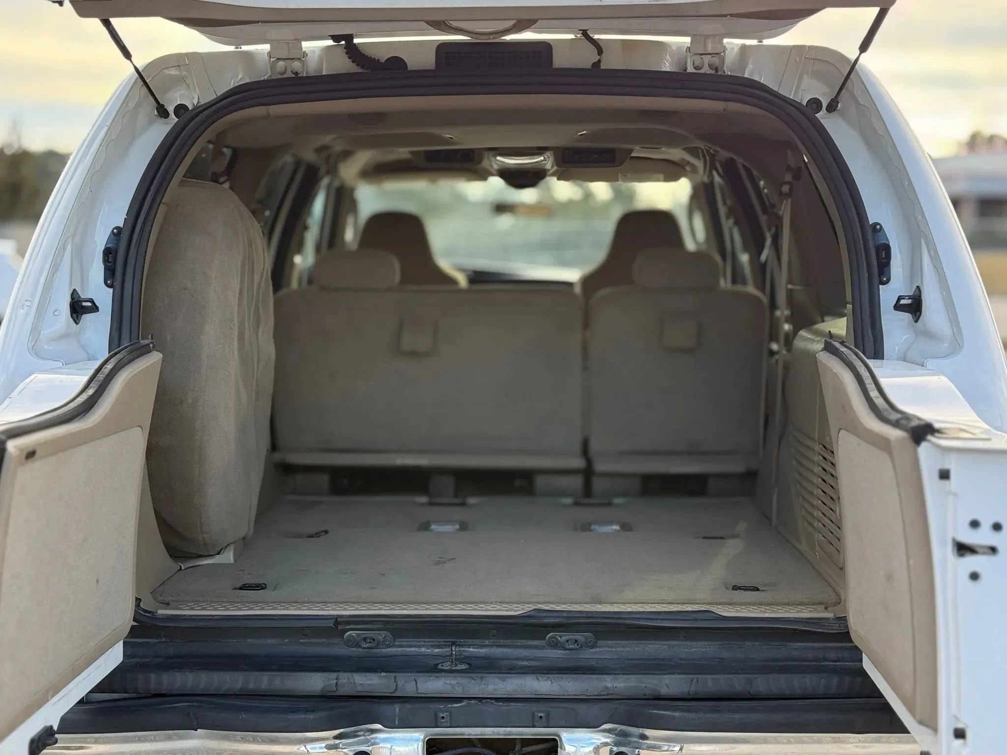 Used 2005 Ford Excursion XLS image 26