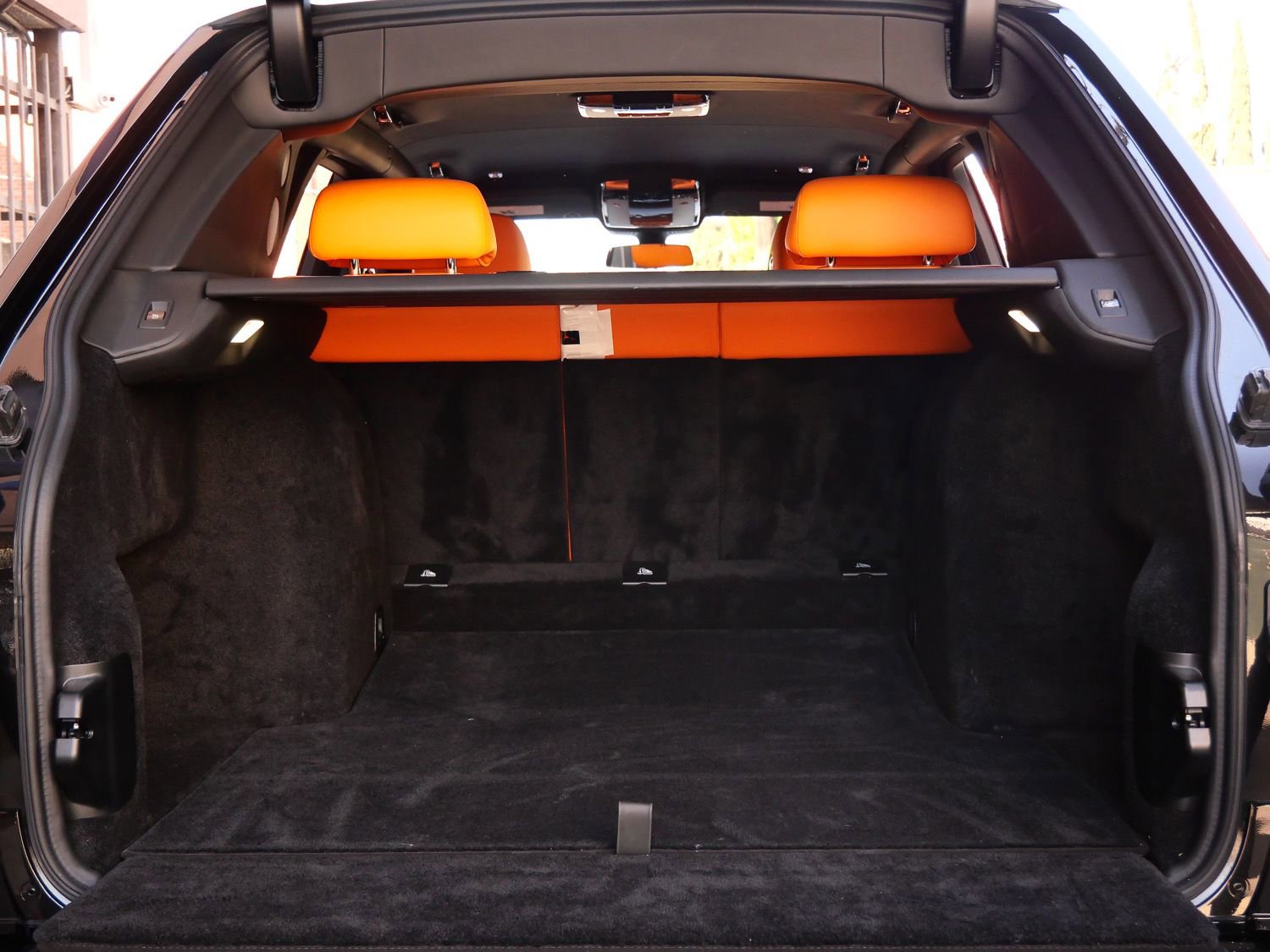 Used 2024 Rolls-Royce Cullinan Black Badge image 28