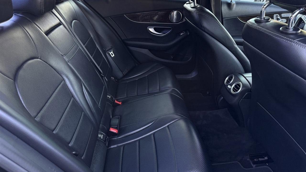 Used 2017 Mercedes-Benz C 300 4MATIC Sedan image 37