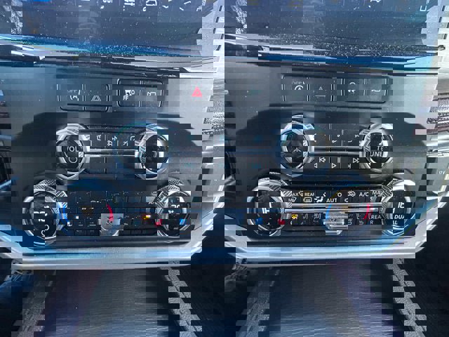 Used 2024 Ford Expedition Limited image 18