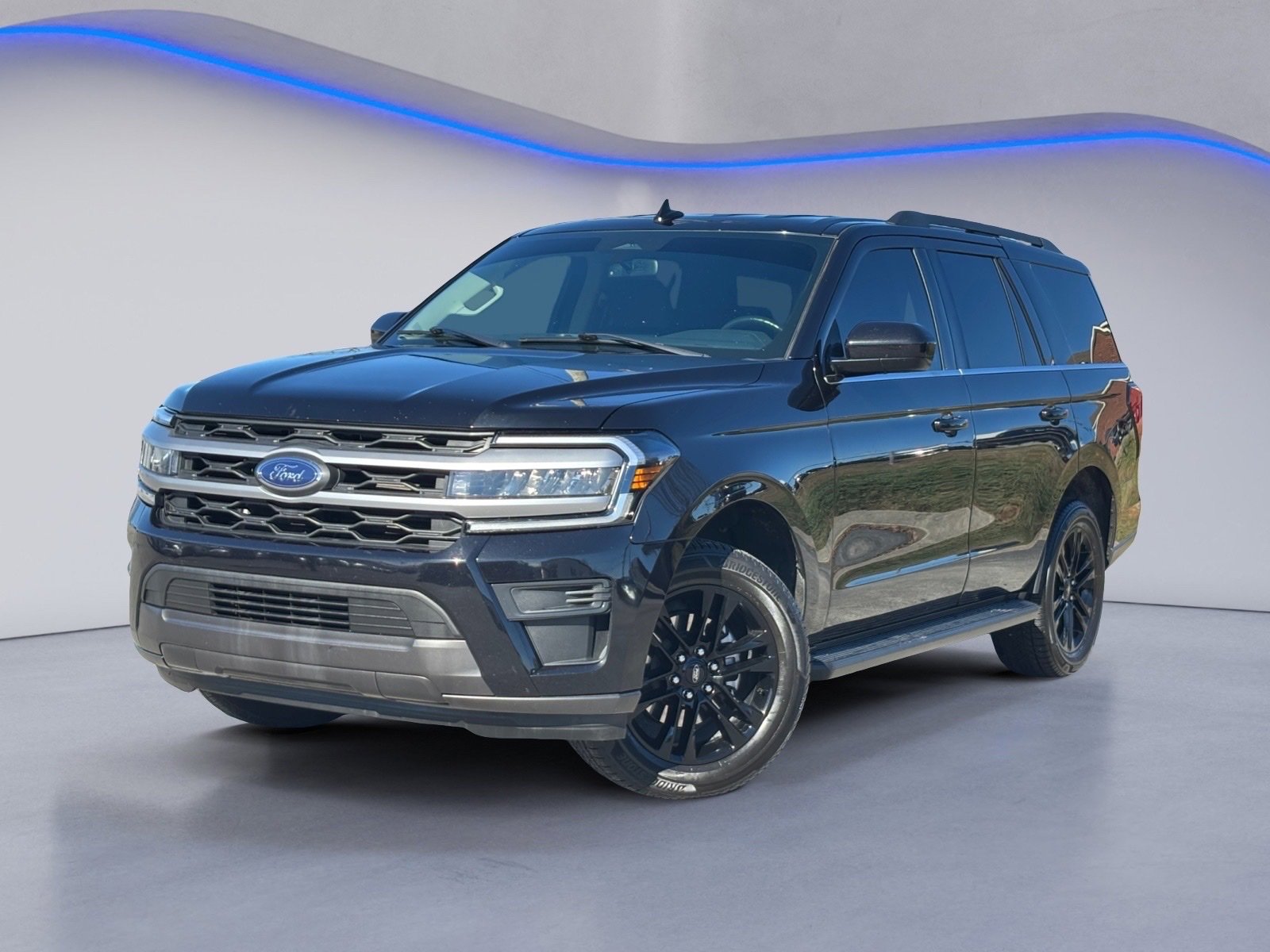 Used 2022 Ford Expedition XLT image 2