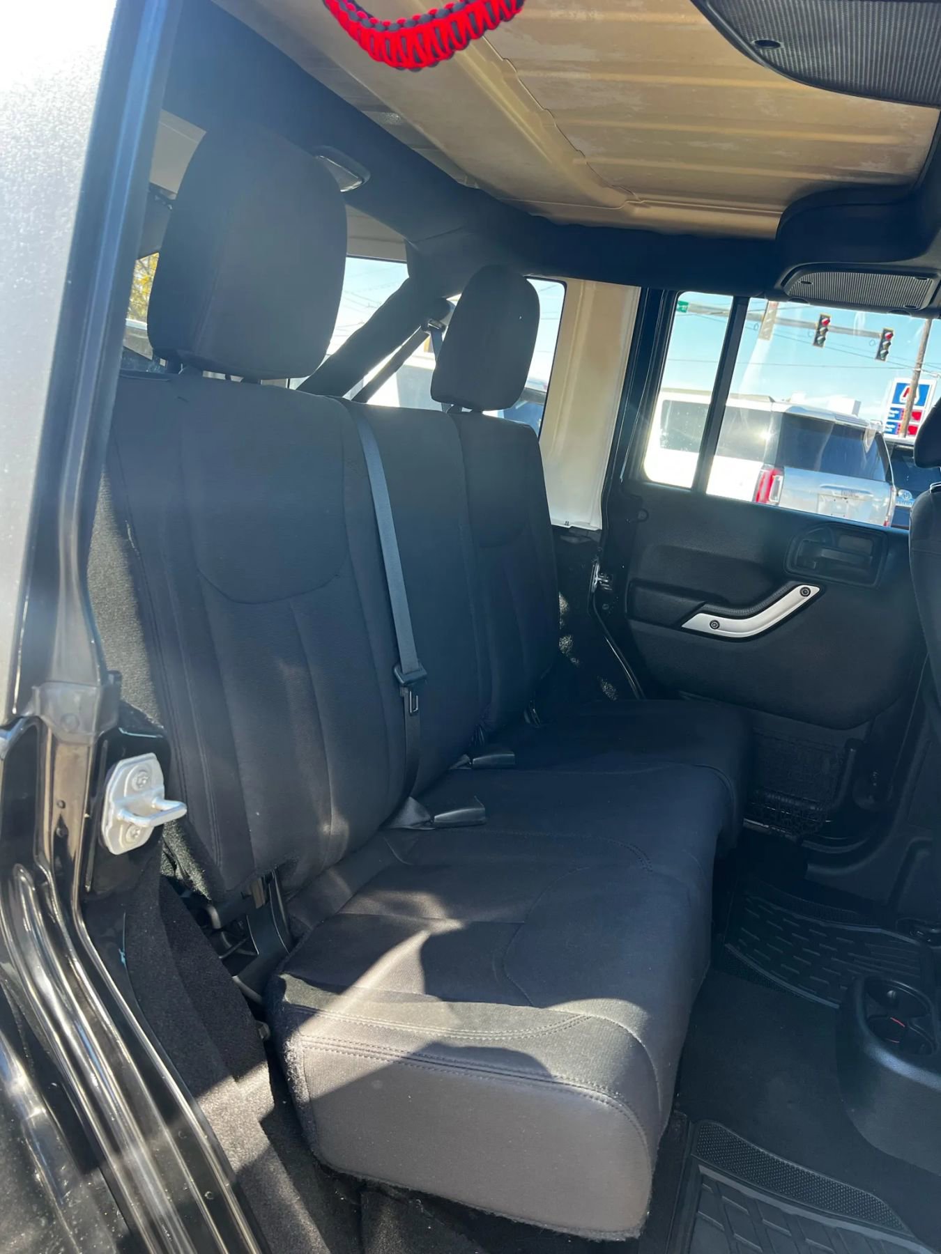 Used 2018 Jeep Wrangler Unlimited Sahara image 12