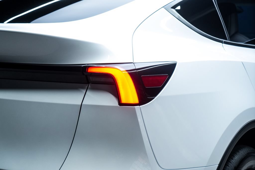 Used 2026 Tesla Model Y 2WD image 18