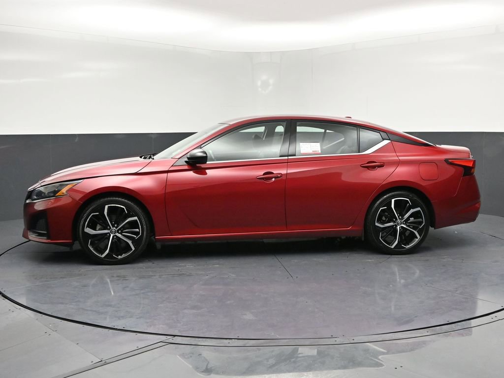 Used 2023 Nissan Altima 2.5 SR image 2