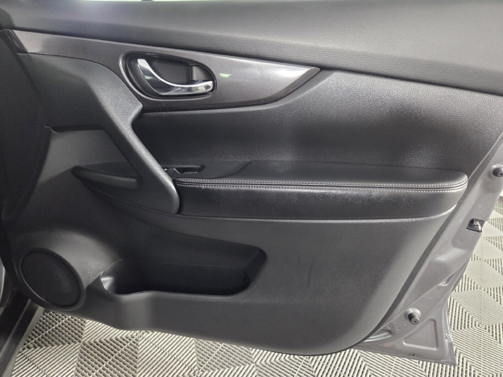 Used 2020 Nissan Rogue S w/ Special Edition Package FWD image 33