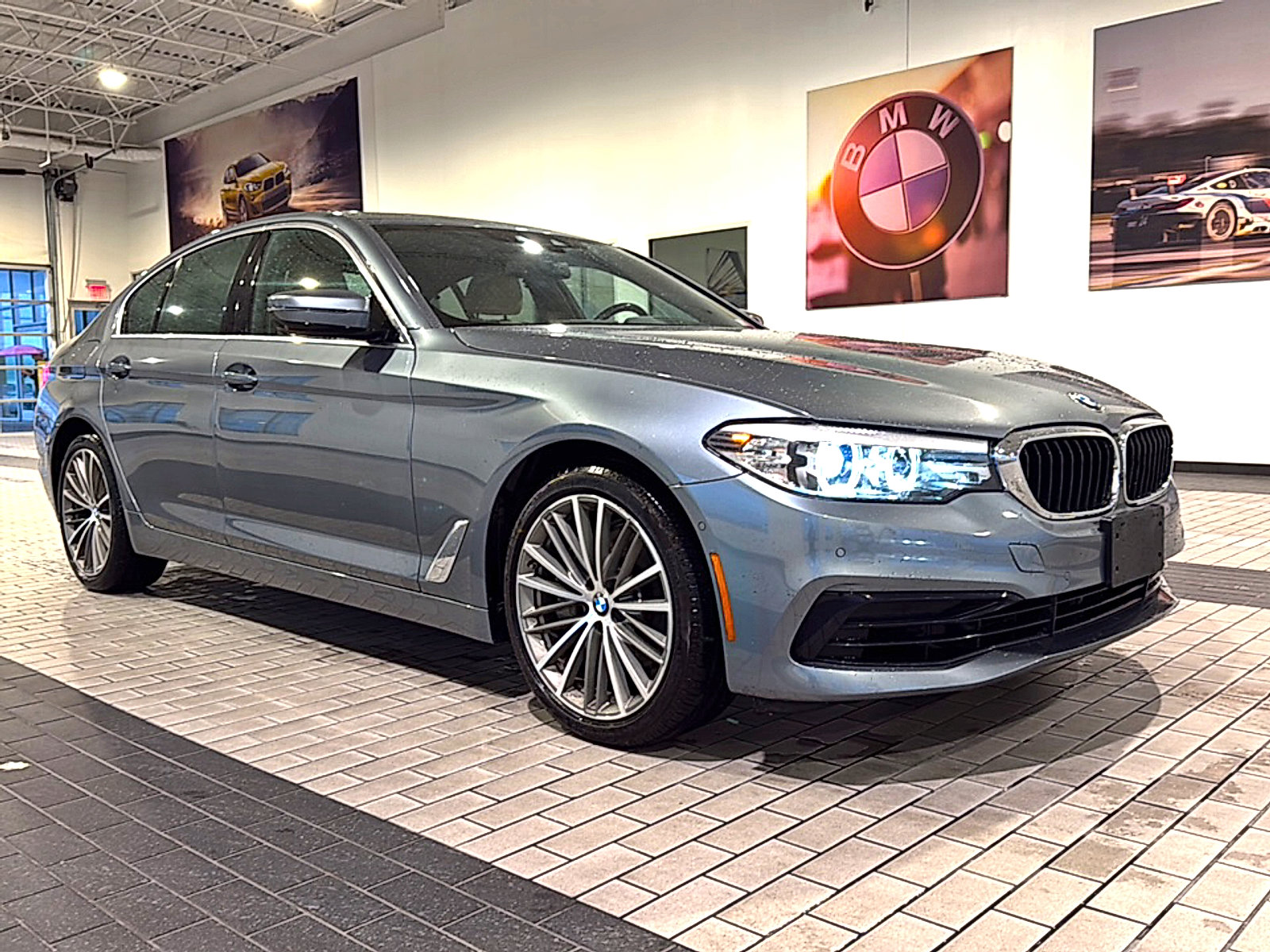 Used 2020 BMW 540i xDrive w/ Premium Package AWD/4WD image 3