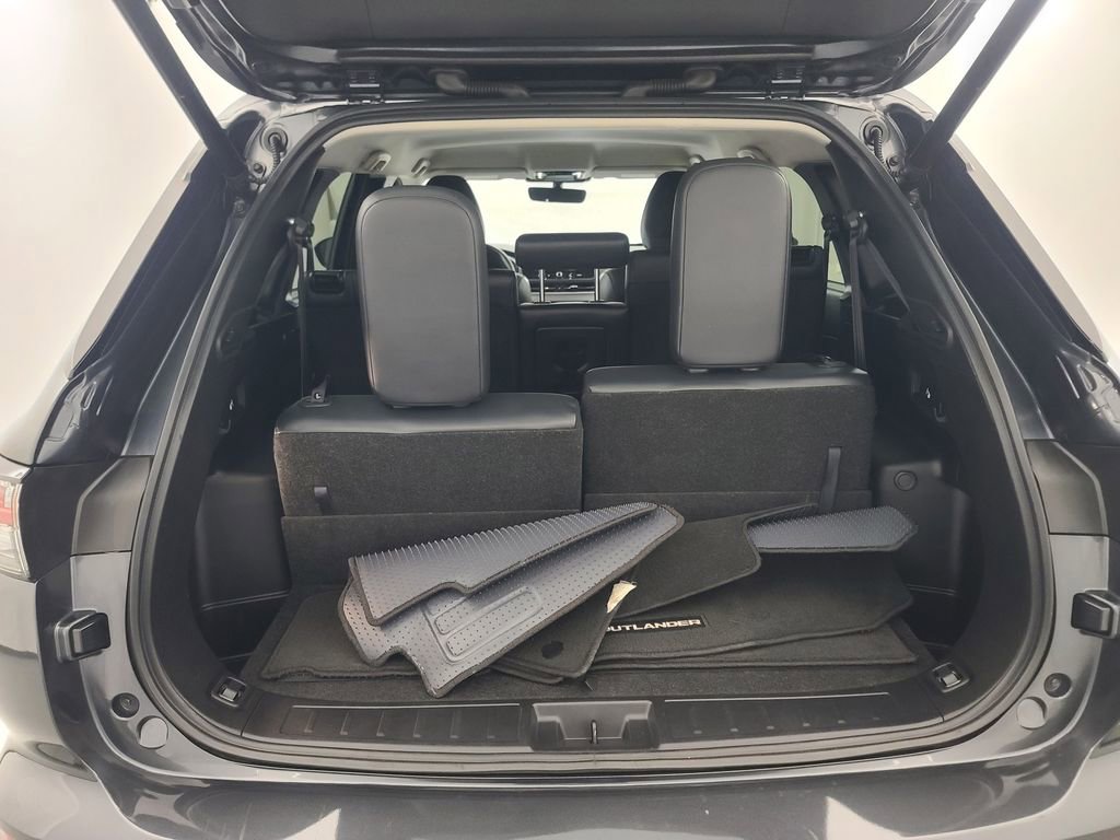 Used 2025 Mitsubishi Outlander SE image 19