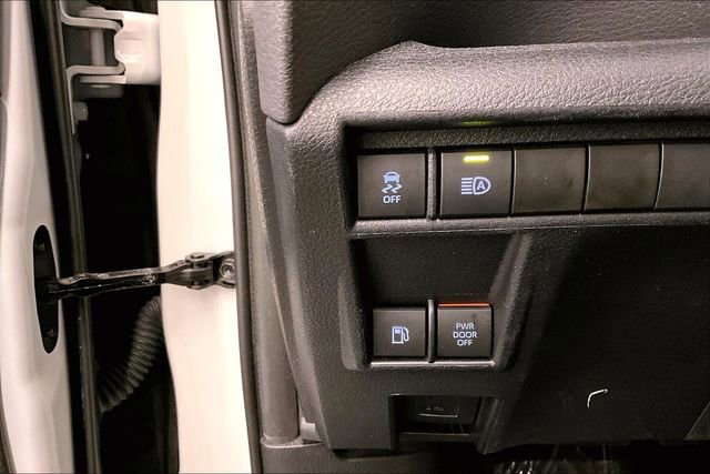 Used 2022 Toyota Sienna XSE image 35