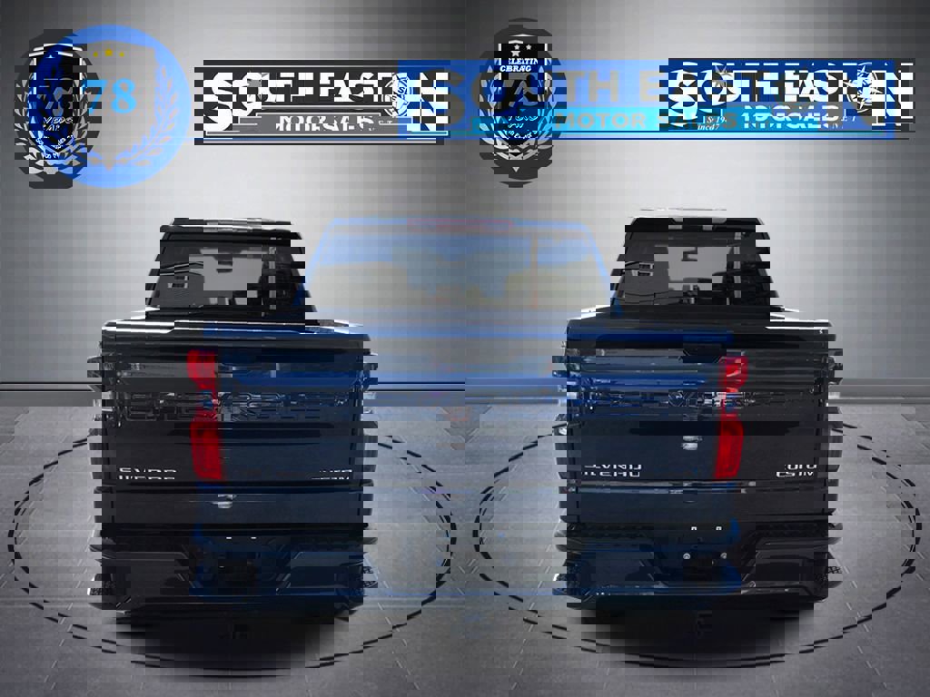 Used 2020 Chevrolet Silverado 1500 Custom w/ Custom Value Package image 4