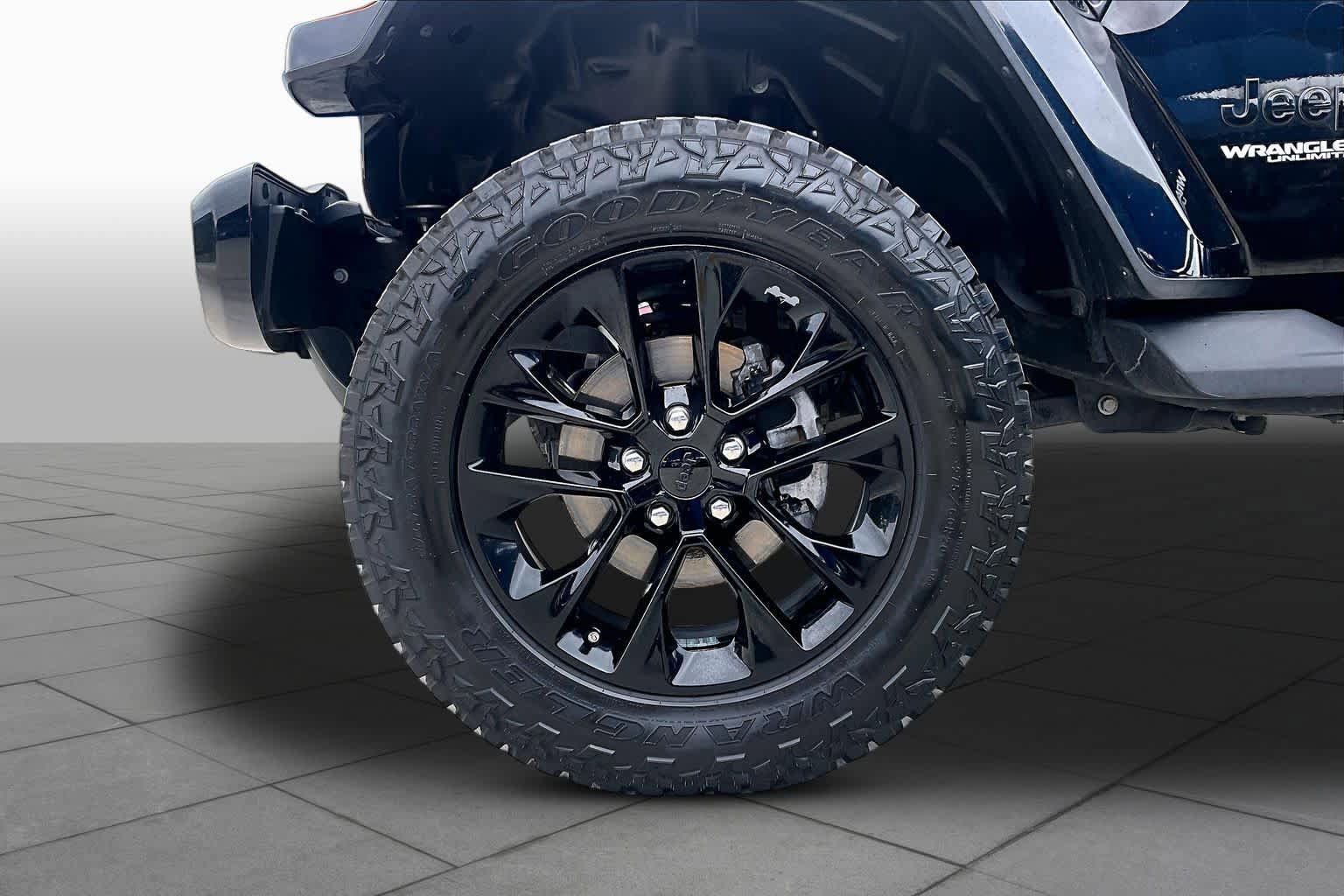 Used 2021 Jeep Wrangler Unlimited Sahara AWD/4WD image 11