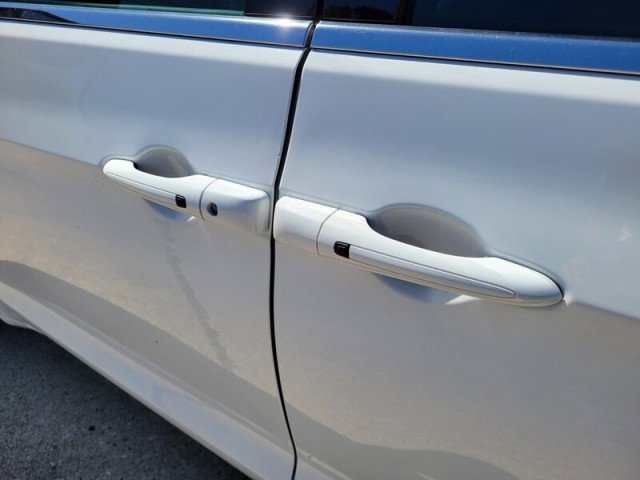 Used 2023 Chrysler Pacifica Touring-L image 11